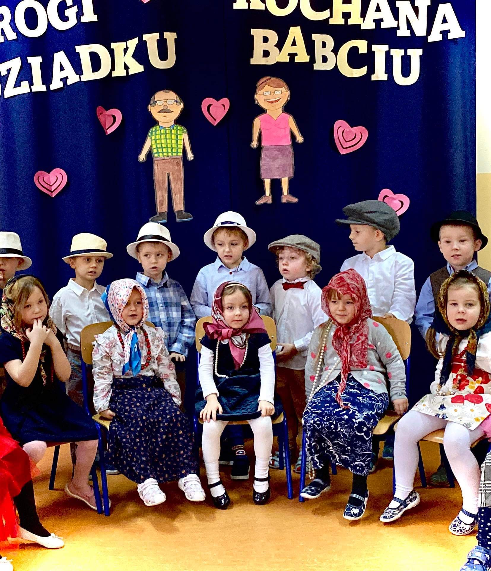 Read more about the article Dzień Babci i Dziadka w Biedronkach