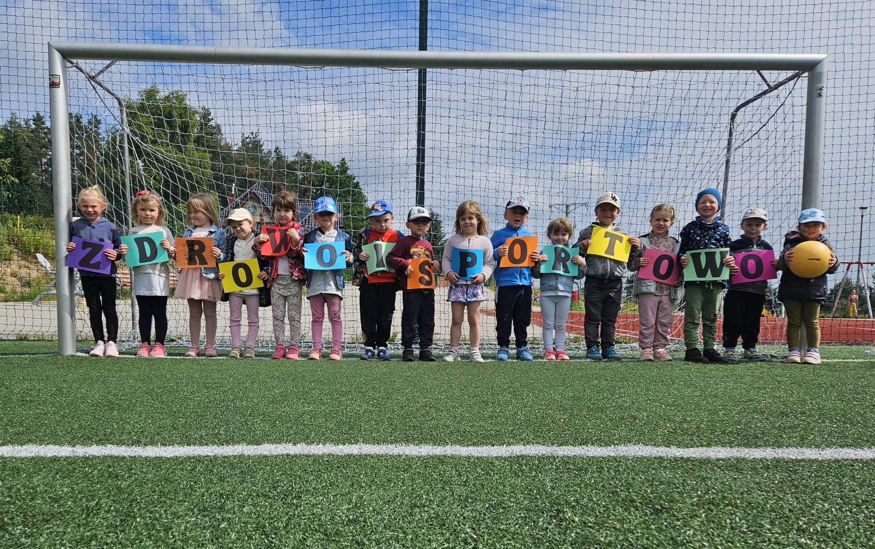 Read more about the article Zajęcia w ramach programu edukacyjnego „Zdrowo i sportowo”🤸‍♂️⛹️‍♂️🏃‍♀️
