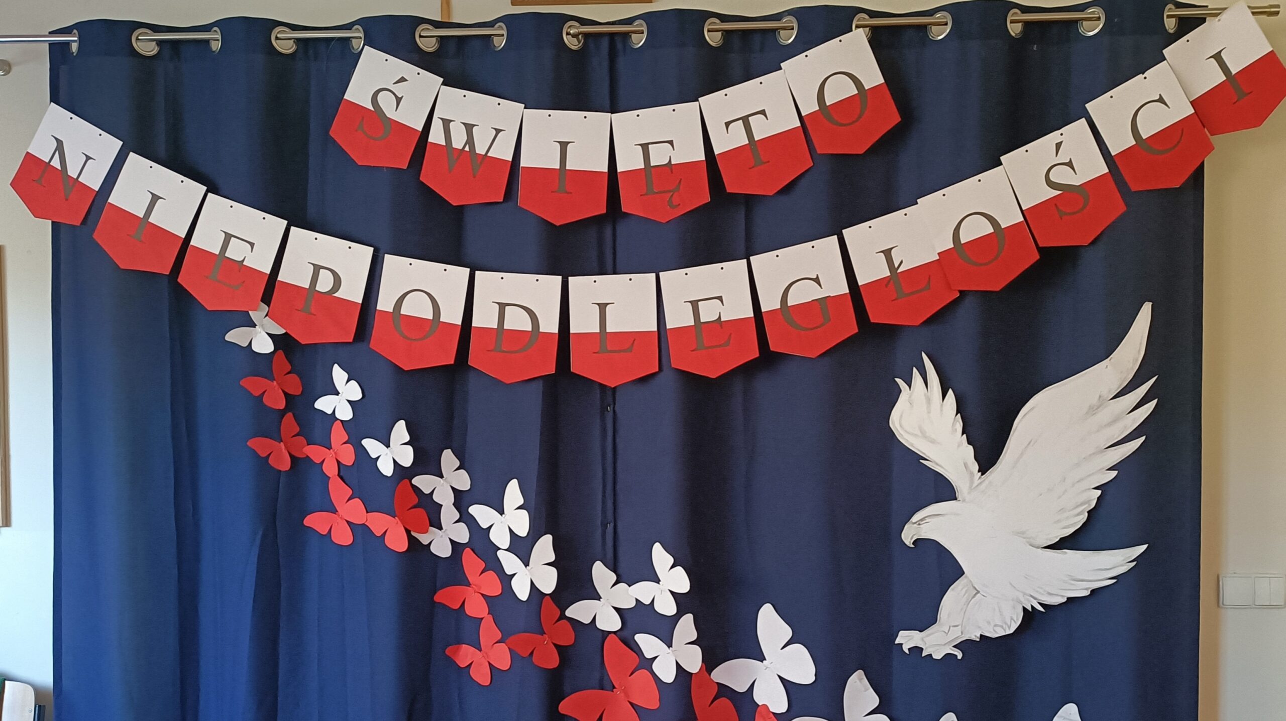 Read more about the article 🇵🇱Święto Niepodległości w przedszkolu♥️🤍