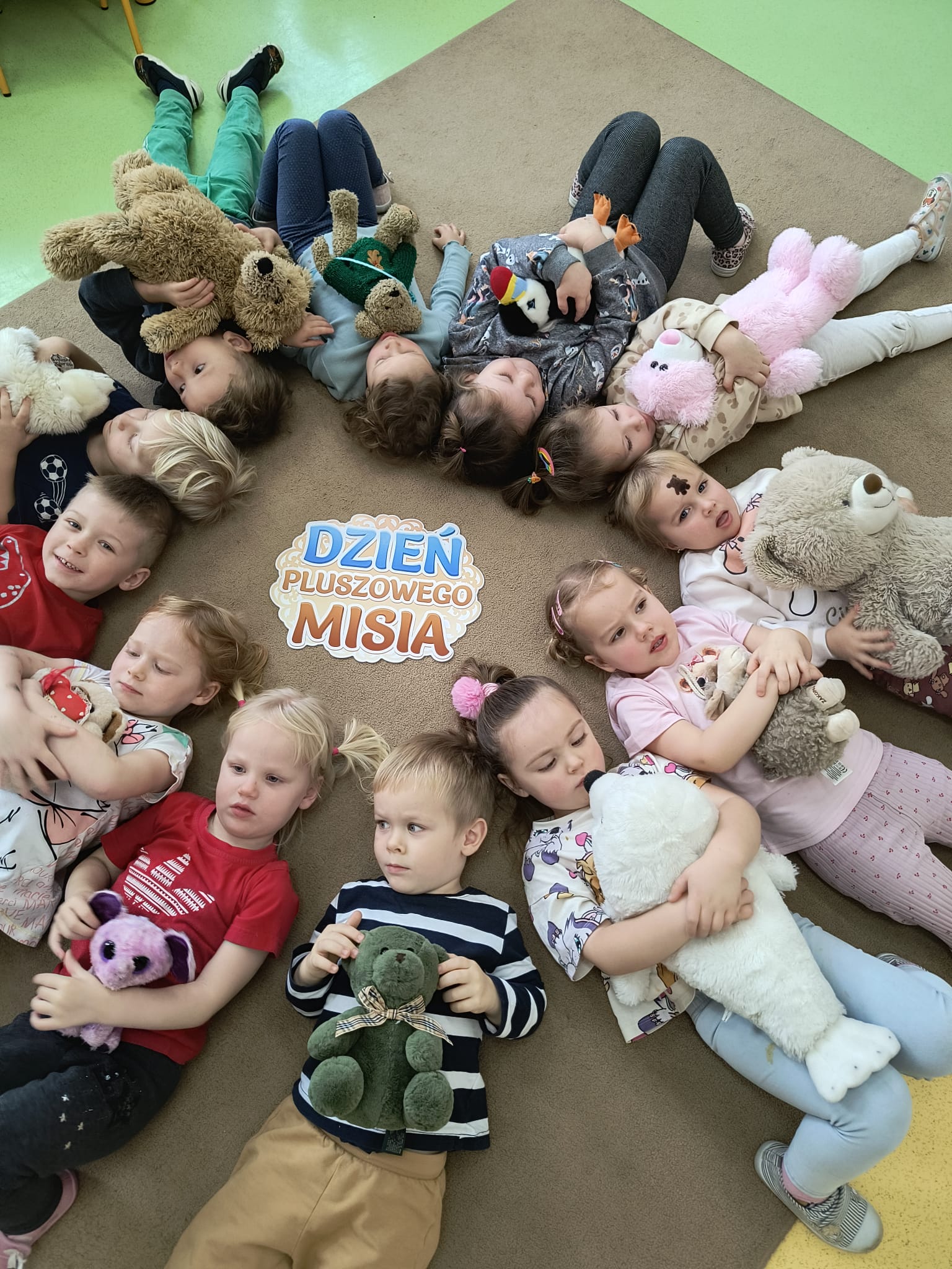 Read more about the article 🧸🐻DZIEŃ PLUSZOWEGO MISIA W KOTKACH🧸🐻