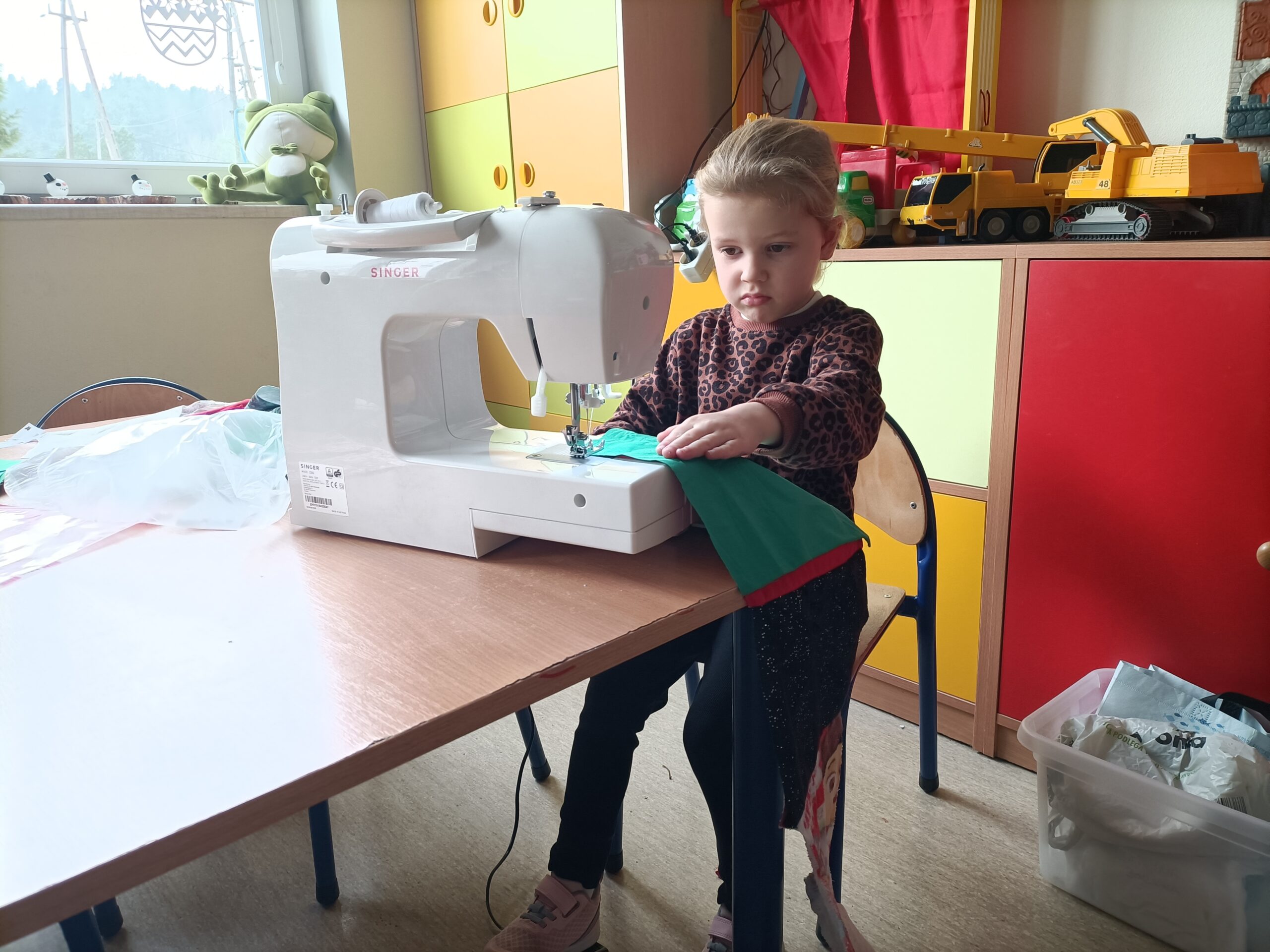 Read more about the article Warsztaty krawieckie🧵🪡 „Prezent dla Mikołaja”