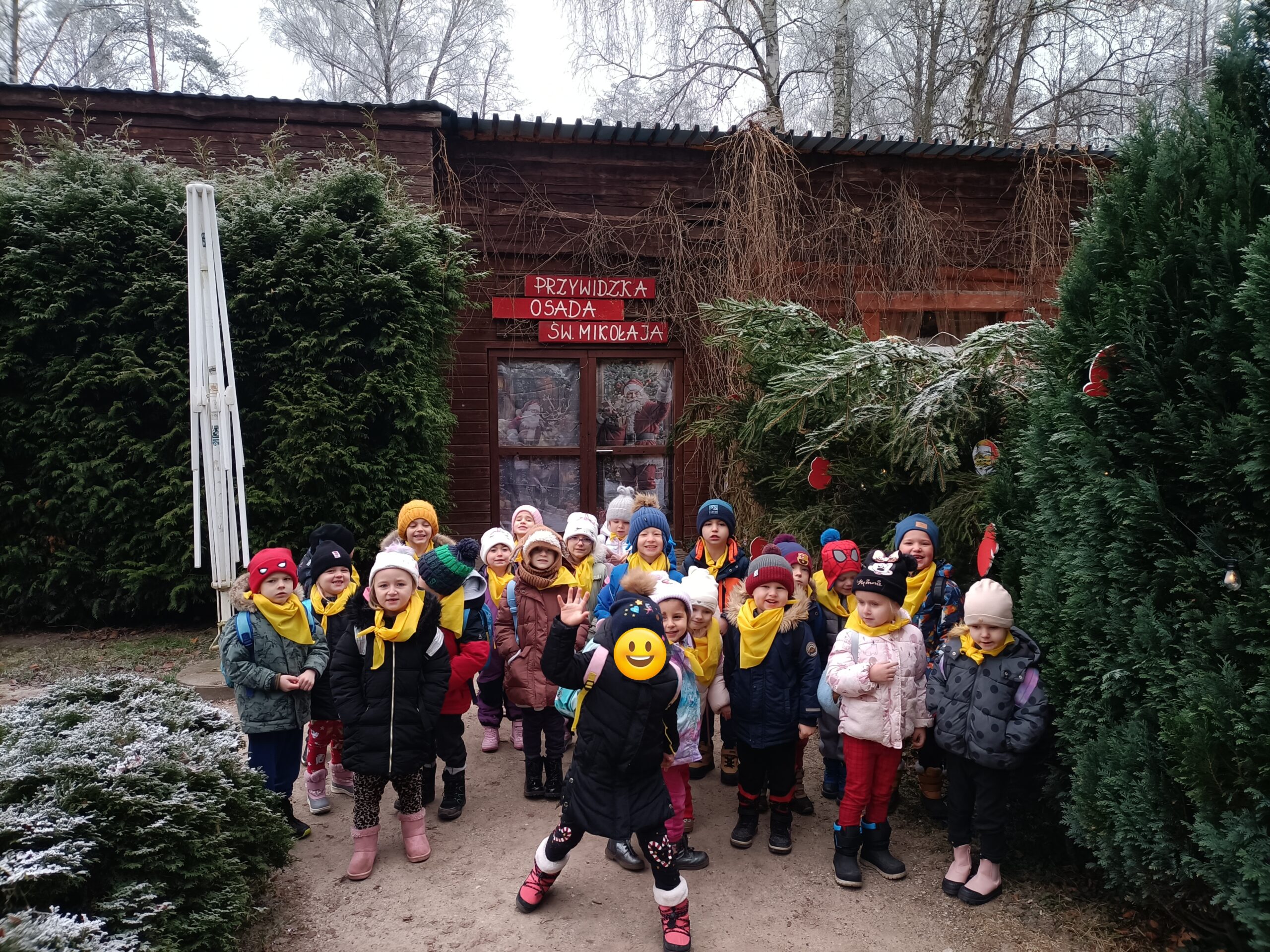 Read more about the article 🐸 *ŻABKI Z WIZYTĄ U ŚWIĘTEGO MIKOŁAJA* 🎅 