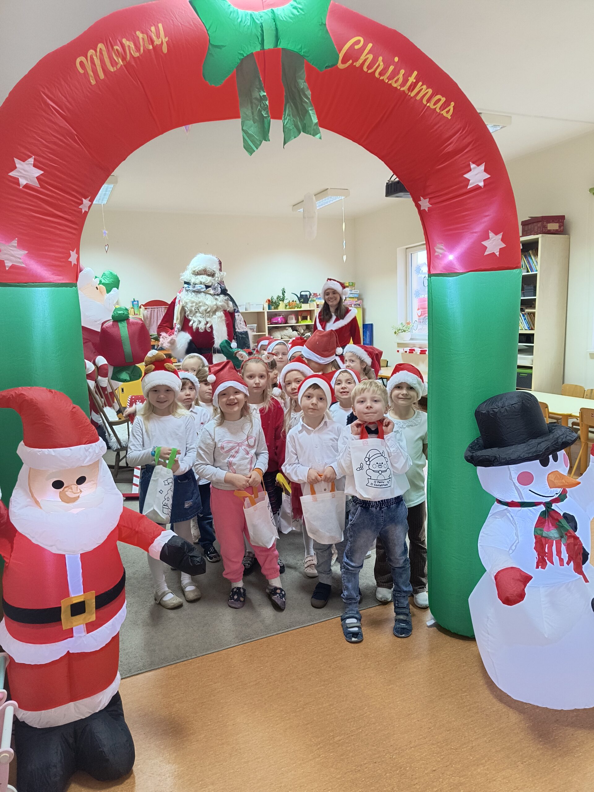 Read more about the article Wizyta Mikołaja🎅w grupie Sówek🦉